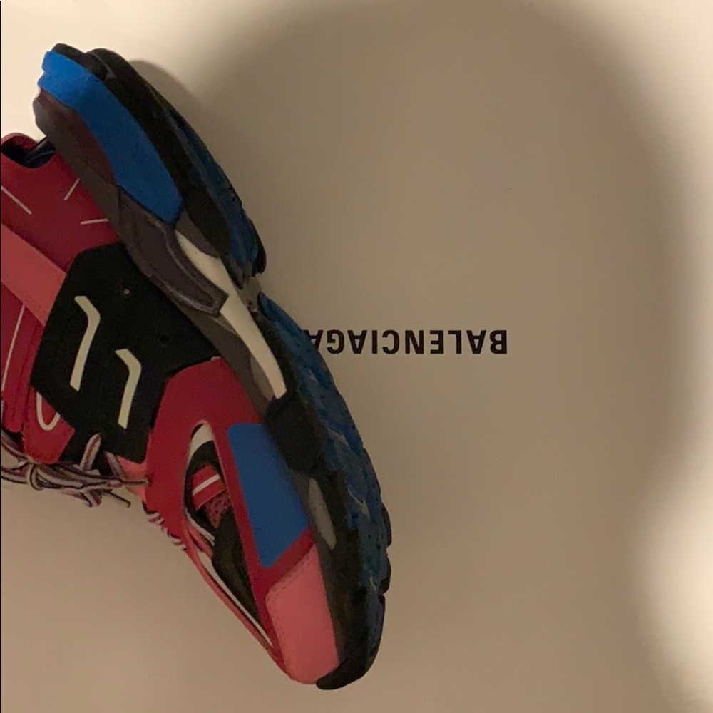 Sneakers - Picture 4 of 4